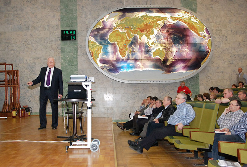 Отчет директора ИО РАН о деятельности Института в 2010 году 